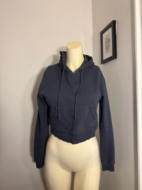 Brandy Melville Cropped Pullover Hoodie Cozy Fleece Lined Navy blue Crop Sweater